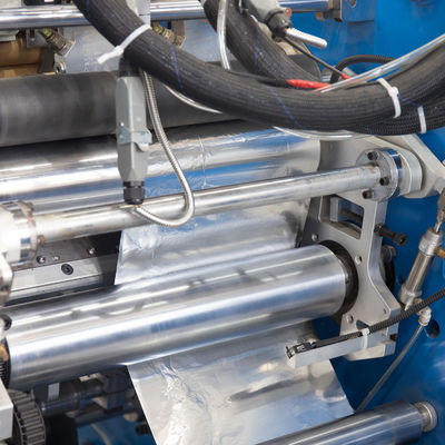 120-450 mm Materiaalbreedte Aluminiumfolie en rekfilm Rewinding Slitting Machine