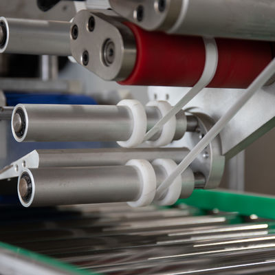 Automatische etiketterende aluminiumfolie-rewinder voor BBQ-folie rollen