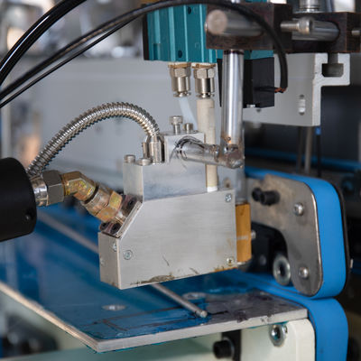 Automatische papierdoos vouwlijmmachine voor kofferverpakkingen Max. werkbare breedte 350 mm