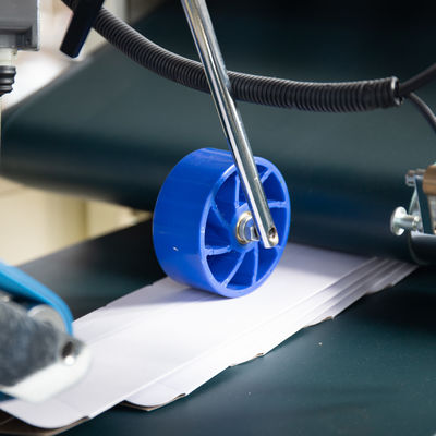 Automatische papierdoos vouwlijmmachine 2,2 kW voor klantvereisten