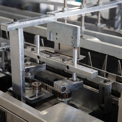 Elektrisch aangedreven automatische kartonmachine voor aluminiumfolie kartonnen verpakkingen