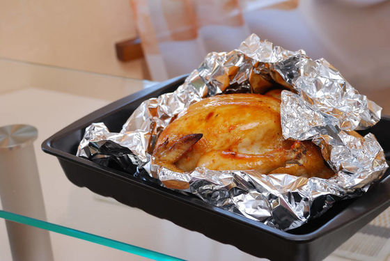 Zwakke aluminiumfolie papierrol voor huishoudelijke en horeca keuken essentieel