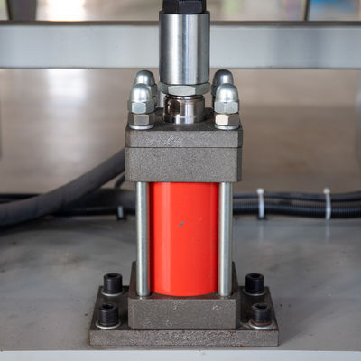 Professionele productie semi-automatische zaagbladpers 2130*1480*1180mm in grootte