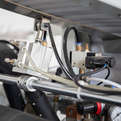 Volledig automatische aluminiumfolie rollen rewinder machine met magnetische poederclutch 25N.m
