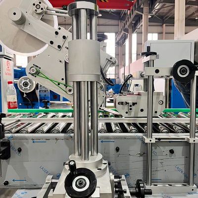 Elektrisch aangedreven aluminiumfolie snijmachine voor het terugdraaien van bakpapierrol 4 schachten