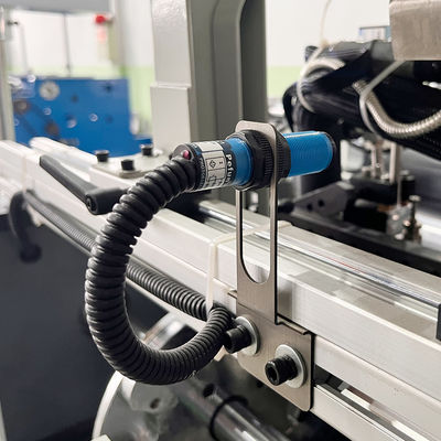 Elektrisch aangedreven aluminiumfolie snijmachine voor het terugdraaien van bakpapierrol 4 schachten