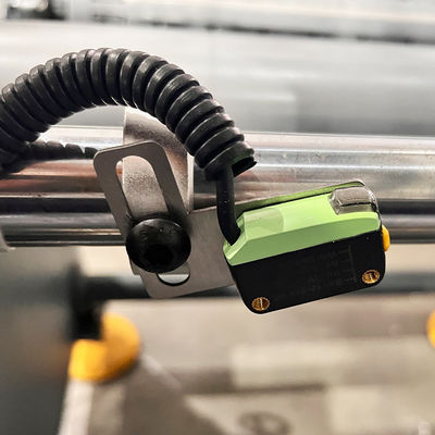 Elektrische machine voor het terugdraaien van aluminiumfolie met 4 spindels