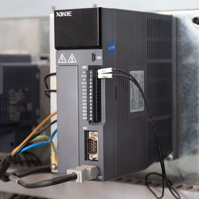 380 V automatische hogesnelheidsmachine voor het maken van aluminiumfolie voor het snijden en terugspinnen van rollen