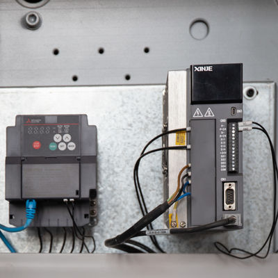 Professionele productie Automatische 4 schachten bakpapier-rewinder met aluminiumfolie