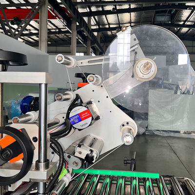 Volledig automatische 4 spindels Cling Film Aluminium Foil Roll Rewinding Machine voor producten