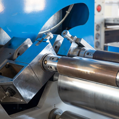 Computergestuurde snelheid Aluminiumfolie snijmachine Elektrisch aangedreven en nauwkeurig