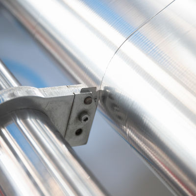 1650mm Aluminiumfolie roll slitter rewinder machine voor case verpakking luchtdruk 0.6Mpa