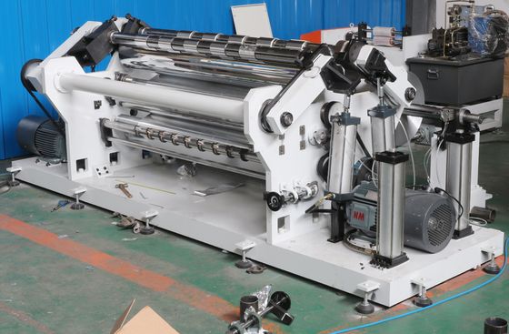 Voedingsmiddelenwinkel 3700 * 1800 * 1500mm Automatische aluminiumfolie snij- en terugspoelmachine