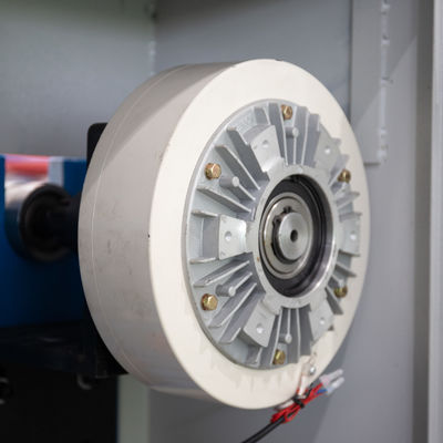 Huishoudelijke Aluminiumfolie rollen Rewinding Cutting Embossing Machine met 3KW Power en goed
